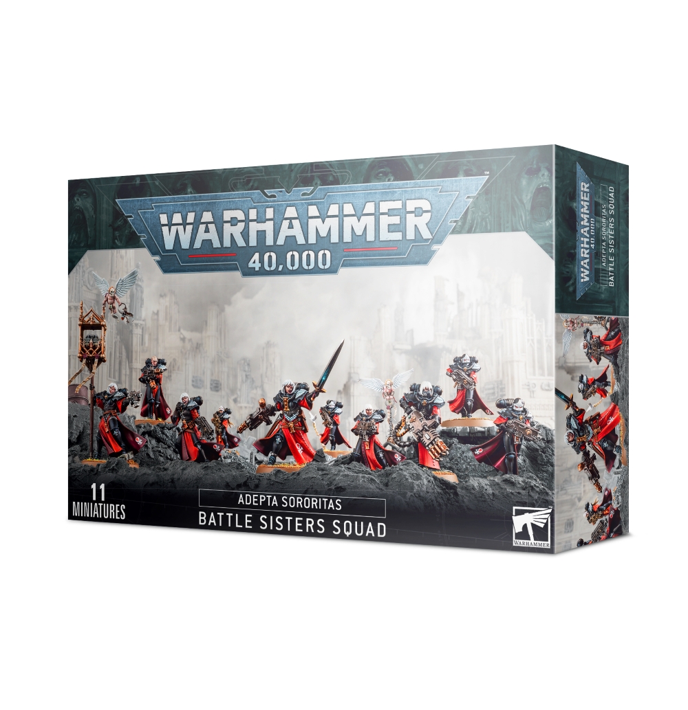 Photo de face de l'emballage de la boîte de figurines Escouade de Sœurs de Bataille (indiquée sous le nom officiel Adepta Sororitas Battle Sisters Squad). Le logo officiel "WARHAMMER 40,000" est positionné en haut au centre. L'illustration principale met en scène un groupe de 11 figurines progressant de front sur une crête de roches noires. On y observe dix Sœurs de Bataille aux cheveux blancs court vêtues d'armures énergétiques noires et de drapés rouge vif. Au centre, la Sister Superior brandit fièrement une épée énergétique levée vers le ciel. À l'extrême gauche, une Sœur maintient une grande icône sacrée dorée et sculptée, accompagnée d'un petit chérubin aux ailes blanches volant au-dessus d'elle. L'arrière-plan montre de hautes structures de cathédrales gothiques impériales estompées dans un brouillard blanc et lumineux. En bas, un bandeau noir affiche "ADEPTA SORORITAS BATTLE SISTERS SQUAD" avec l'inscription "11 MINIATURES" dans le coin inférieur gauche.