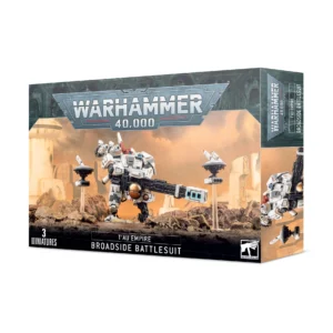 Photo de l'emballage de la boîte de figurines Exo-armure XV88 Broadside pour Warhammer 40,000. Sous le logo "WARHAMMER 40,000", l'illustration présente une imposante armure robotique blanche et grise dotée d'optiques rouges, brandissant un immense fusil rail noir et bronze. Deux drones de soutien lévitent à ses côtés sur un sol rocheux aride sous un ciel jaune. La mention "3 MINIATURES" est visible en bas à gauche.
