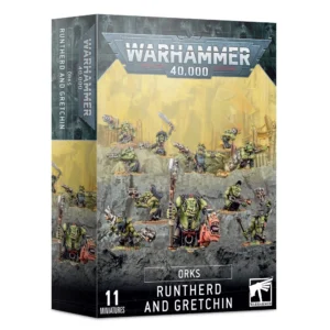 Photo de face de l'emballage de la boîte de figurines Orks : Runtherd and Gretchin. Le logo officiel "WARHAMMER 40,000" est positionné en haut au centre. L'illustration principale présente un groupe de 11 créatures à la peau verte sur un monticule rocheux gris foncé. Au centre du premier plan, un grand et robuste dresseur Ork (le Runtherd) manie une longue perche de capture tout en retenant un squig féroce à tête de chien rouge. Il est entouré de dix petits Gretchins aux oreilles pointues, vêtus de haillons et brandissant des pistolets ainsi que des armes blanches rudimentaires. L'arrière-plan dépeint un champ de bataille embrasé par une brume jaune et verdâtre toxique, laissant entrevoir des débris et des fortifications en ruine. En bas, un bandeau noir indique "ORKS RUNTHERD AND GRETCHIN" avec la mention "11 MINIATURES" inscrite dans le coin inférieur gauche.