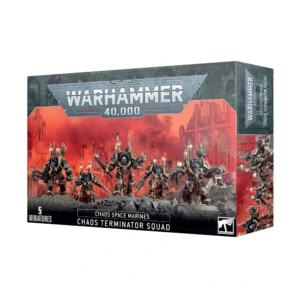 Photo de l'emballage de la boîte de figurines pour Warhammer 40,000. Le logo argenté "WARHAMMER 40,000" surmonte une illustration de bataille sur fond de ciel rougeoyant et de cathédrales gothiques en ruine. L'image met en scène l'Escouade Terminator du Chaos, composée de 5 guerriers massifs en armures assistées lourdes noires et dorées. Les armures sont ornées de cornes, de trophées et de piques chargées de crânes. Les figurines avancent sur un sol de gravats en brandissant des combi-bolters et des armes de corps à corps énergétiques. La mention "5 MINIATURES" apparaît clairement en bas à gauche.