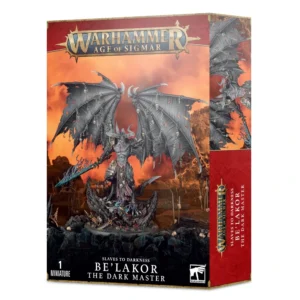 Photo de l'emballage de la boîte de figurine Be'lakor, le Maître des Ténèbres pour la faction Slaves to Darkness de Warhammer Age of Sigmar. L'illustration centrale met en scène un immense prince démon à la peau gris sombre, doté de cornes imposantes et de gigantesques ailes de chauve-souris déchirées où pendent des chaînes et des crânes. Il brandit une large épée noire enveloppée de flammes d'énergie magique bleues et vertes. La créature est juchée sur un socle de roches noires et de débris de guerre jonché de cadavres. Le fond affiche un ciel de fin du monde embrasé de fumée orange et rouge. En bas à gauche, la mention "1 MINIATURE" est visible.