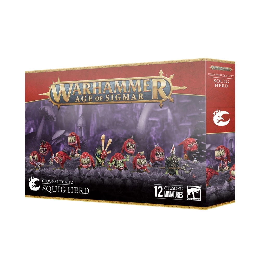 Photo de face de l'emballage de la boîte de Squig Herd pour le jeu Warhammer Age of Sigmar. Le logo officiel doré "WARHAMMER AGE OF SIGMAR" est positionné en haut vers la gauche. Sur la droite, un bandeau vertical rouge texturé présente le logo blanc de la faction représentant une lune ricanante stylisée. L'illustration principale montre la meute de Squig Herd progressant sur un sol rocheux et sombre. Elle comprend 10 créatures rondes rouge vif avec d'immenses gueules pleines de crocs pointus, accompagnées par deux gobelins à la peau verte portant des capuchons. L'un des bergers joue d'un instrument en forme de champignon tandis que l'autre tient un long tisonnier. L'arrière-plan dépeint une ambiance souterraine mystique avec de gigantesques champignons violets. En bas, une section noire porte l'inscription "GLOOMSPITE GITZ SQUIG HERD" ainsi que la mention "12 CITADEL MINIATURES".