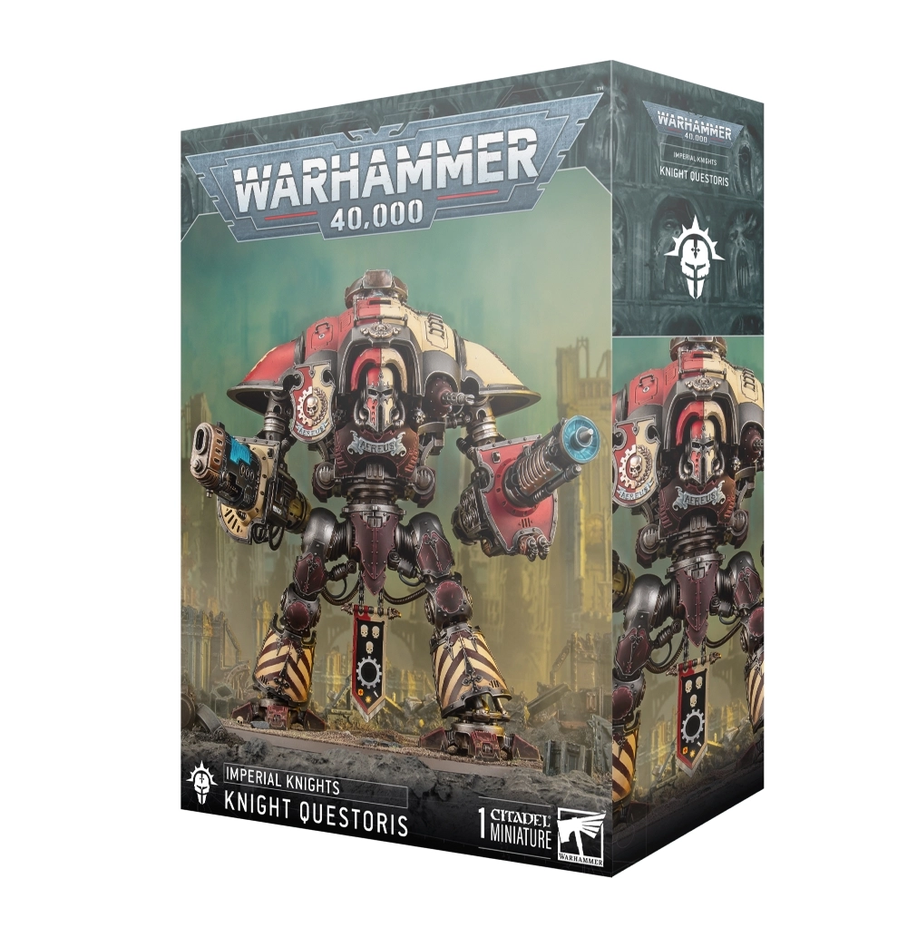 Photo de face de l'emballage de la boîte de Chevalier Questoris (commercialisée sous le nom officiel Knight Questoris) pour le jeu Warhammer 40,000. Le logo officiel argenté "WARHAMMER 40,000" est positionné en haut au centre. Sur la droite, un bandeau vertical gris-vert texturé présente le logo de la faction des Imperial Knights représentant un heaume de chevalier stylisé placé sur un engrenage. L'illustration principale met en scène la gigantesque figurine du Chevalier Questoris, un imposant robot bipède en armure de plaques mécaniques. Sa coque de protection arbore une livrée héraldique divisée en rouge et blanc cassé, complétée par des motifs de bandes diagonales noires et jaunes sur ses jambières. Le automate est équipé de deux immenses armes de tir à la place des mains et d'un bouclier héraldique sur l'épaule gauche portant l'inscription "AERETUS". Une bannière noire ornée de crânes pend entre ses jambes métalliques. L'arrière-plan dépeint les ruines d'une cité gothique impériale détruite sous un ciel brumeux et verdâtre. En bas, une section noire indique "IMPERIAL KNIGHTS KNIGHT QUESTORIS" avec l'inscription "1 CITADEL MINIATURES" visible à droite.