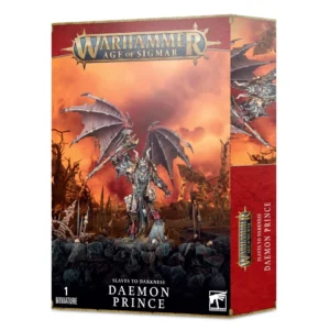 Photographie de la boîte d'emballage de la figurine de Prince Démon pour le jeu Warhammer Age of Sigmar. En haut, le logo officiel doré et bleu "Warhammer Age of Sigmar" se détache sur un ciel embrasé rouge et orangé. L'illustration centrale présente la figurine assemblée et peinte : une immense créature démoniaque ailée avec une armure métallique sombre, des cornes acérées, arborant des trophées de crânes à la ceinture et brandissant une imposante hache de guerre. Le démon se tient sur un socle rocheux texturé au milieu d'un paysage de désolation jonché de piques et d'ossements. Le bas de la boîte, noir, comporte les inscriptions "Slaves to Darkness", "Daemon Prince", le logo Warhammer et la mention "1 Miniature". Le rabat latéral droit est rouge et reprend le titre du produit.