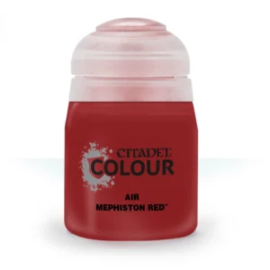Photo de face d'un pot de peinture en plastique transparent de la gamme Air: Mephiston Red présenté sur un fond blanc neutre. Le pot laisse transparaître un contenu liquide d'un rouge écarlate riche, dense et mat. Sur l'avant, les inscriptions imprimées en noir affichent en grand la marque « CITADEL COLOUR » disposée horizontalement. En dessous, les mentions « AIR » et « MEPHISTON RED™ » sont alignées verticalement. À gauche du texte principal, une éclaboussure texturée gris clair entoure la silhouette d'un petit bouclier. Le pot est scellé par son capuchon à charnière en plastique blanc translucide, laissant deviner une nuance rosée par transparence.