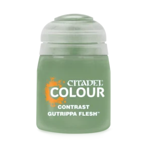 Photo de face d'un pot de peinture en plastique transparent de la gamme Contrast: Gutrippa Flesh présenté sur un fond noir uni. Le pot laisse transparaître son contenu liquide d'un vert olive clair ou vert mousse doux, caractéristique de la peau des Orks. Sur la face avant, les inscriptions blanches affichent la marque « CITADEL COLOUR » au-dessus des mentions « CONTRAST » et « GUTRIPPA FLESH™ ». Une éclaboussure orange vif avec un contour de bouclier est visible à gauche des textes. Le pot est scellé par un capuchon à charnière en plastique blanc translucide teinté d'un léger reflet vert pâle.