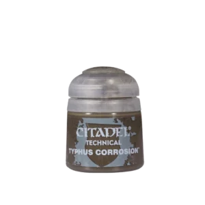 Photo de face d'un pot de peinture en plastique transparent Citadel Technical: Typhus Corrosion présenté sur un fond blanc neutre. Le pot laisse apparaître une texture liquide de couleur marron-vert foncé ou kaki terreux. L'étiquette centrale, aux teintes grises et marron, affiche un blason stylisé contenant les inscriptions blanches « CITADEL », « TECHNICAL » et « TYPHUS CORROSION™ » alignées verticalement. Le pot est refermé par son capuchon à charnière en plastique translucide.