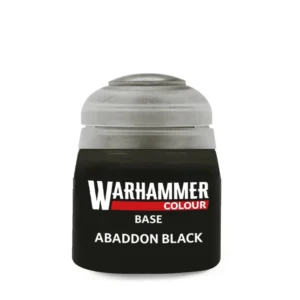 Pot de peinture acrylique officiel de la gamme Warhammer Colour affichant la couleur Base: Abaddon Black. Le flacon transparent laisse transparaître une peinture fluide d'un noir mat très dense et profond. L'étiquette frontale de couleur noire porte le logo blanc « WARHAMMER » surmontant un rectangle rouge où est inscrit « COLOUR » en blanc. Juste en dessous, les mentions en lettres capitales blanches indiquent textuellement « BASE » et « ABADDON BLACK ». Le flacon est scellé par son couvercle ergonomique en plastique souple translucide gris clair caractéristique.