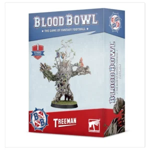 Une vue de face et en légère perspective de la boîte de produit officielle pour la figurine Treeman de Blood Bowl, présentée sur un fond blanc uni. La partie supérieure de l'emballage, de couleur bleu ciel, met en valeur le grand logo tridimensionnel argenté « BLOOD BOWL » souligné par la mention « THE GAME OF FANTASY FOOTBALL ». Au centre, la figurine peinte de l'homme-arbre est représentée en action sur un socle de pelouse : son corps présente une texture d'écorce grisâtre et marron, ses bras se terminent par de puissantes branches noueuses, et de petites créatures (un écureuil roux et un rongeur violet) sont perchées dans sa ramure foliaire. Sur la gauche, un macaron rouge indique « 1 CITADEL MINIATURE ». Le bas de la boîte est habillé d'un large bandeau rouge vif affichant le nom « TREEMAN » en lettres blanches, encadré par le logo circulaire bleu officiel « BB » à gauche et le logo carré blanc de Games Workshop à droite.