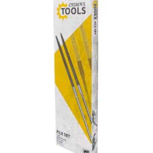 Boîte d'emballage allongée pour le Jeu de Limes de la gamme Citadel Tools. La face avant présente un fond clair à texture quadrillée, surmonté du logo « CITADEL TOOLS » avec son engrenage jaune emblématique. L'illustration centrale met en valeur deux limes métalliques de précision posées sur un motif géométrique jaune vif. En bas du coffret, le titre « FILE SET » est accompagné du terme français « LIMES », tandis que le logo officiel Warhammer apparaît dans le coin inférieur droit.