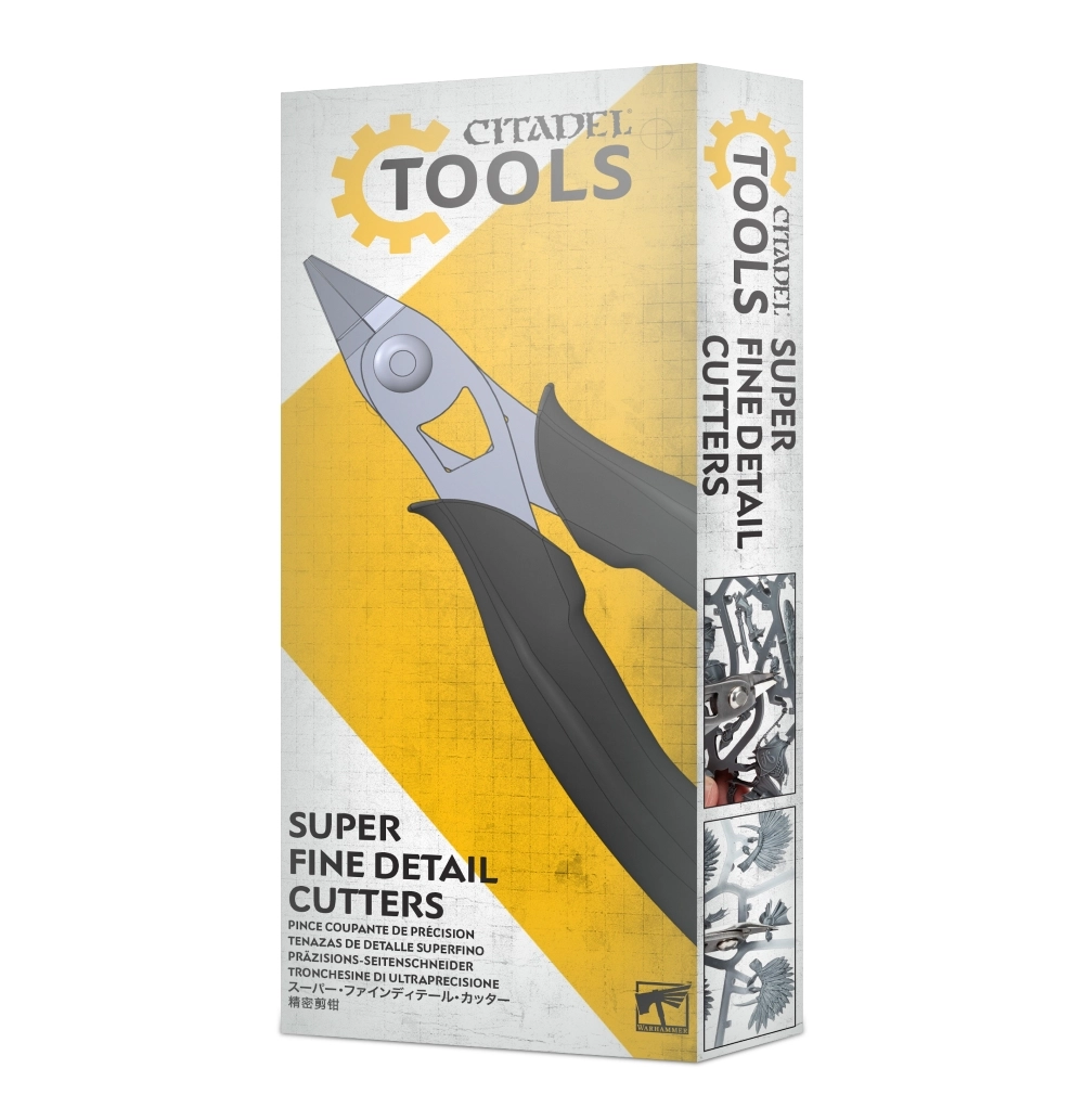 Boîte d'emballage verticale pour l'outil Citadel Tools : Pince de précision. La face avant présente un fond beige à quadrillage technique surmonté du logo « CITADEL TOOLS » accompagné d'un pictogramme d'engrenage orange. L'illustration principale montre une pince coupante en acier aux poignées ergonomiques noires. En bas figure l'inscription en anglais « SUPER FINE DETAIL CUTTERS » et sa traduction en français « PINCE COUPANTE DE PRÉCISION ». Le panneau latéral droit illustre la pince en action sur une grappe de figurines plastiques.