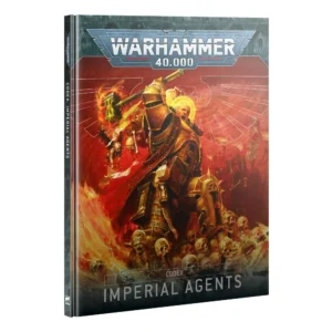 Livre officiel à couverture rigide pour le jeu de stratégie Warhammer 40,000, présenté de trois-quarts mettant en valeur sa couverture et sa tranche. Le grand logo argenté de Warhammer 40,000 domine la partie supérieure, incrusté sur une bordure supérieure gris foncé sculptée de reliefs de visages hurlants. L'illustration centrale de la couverture met en scène un puissant inquisiteur en armure de plates dorée ornée de sceaux de pureté, brandissant un marteau de guerre énergétique entouré de flammes. Le personnage progresse fièrement sur un monceau de crânes humains au milieu d'un brasier ardent, devant le grand symbole de l'aquila impériale en arrière-plan rouge vif. En bas, l'inscription blanche épurée indique "CODEX IMPERIAL AGENTS". Sur la tranche noire du livre, on retrouve les mentions verticales blanches "WARHAMMER 40,000" et "CODEX: IMPERIAL AGENTS", complétées par le logo Citadel blanc tout en bas.