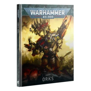 Vue de trois-quarts de la couverture du livre de règles officiel Codex: Orks pour le jeu de stratégie Warhammer 40,000. Le grand logo argenté de Warhammer 40,000 domine le haut du livre, incrusté sur une bordure supérieure gris foncé. L'illustration centrale met en scène un immense et féroce Warboss Ork à la peau verte, équipé d'une armure lourde de plaques métalliques rouges et noires et d'un casque à cornes massives. Le seigneur de guerre extraterrestre hurle, brandissant une pince énergétique tranchante d'une main et pointant un double fling' fumant de l'autre, tandis qu'une grande bannière boss ornée de crânes s'élève derrière lui. Il se tient au milieu d'un champ de bataille brumeux et poussiéreux aux teintes jaunes et vertes, devant une horde d'Orks chargeant en arrière-plan. En bas au centre, une boîte noire épurée indique de manière lisible les inscriptions blanches "CODEX ORKS". La tranche du livre, de couleur gris foncé texturée, répète verticalement le titre de l'ouvrage et le logo du jeu.