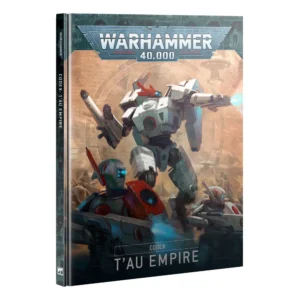 Livre rigide debout présentant la couverture du livre Codex T'au Empire pour Warhammer 40,000. Le logo argenté "Warhammer 40,000" trône en haut au centre. L'illustration principale montre une immense armure de combat exo-armure T'au blanche et rouge tirant avec ses armes high-tech, entourée au premier plan par deux guerriers de feu T'au en armure futuriste grise et rouge. Le fond affiche des teintes chaudes orangées et beiges évoquant un champ de bataille poussiéreux. Le titre officiel "CODEX T'AU EMPIRE" est inscrit en lettres capitales blanches en bas de la couverture, et se répète verticalement sur la tranche noire du livre à gauche.