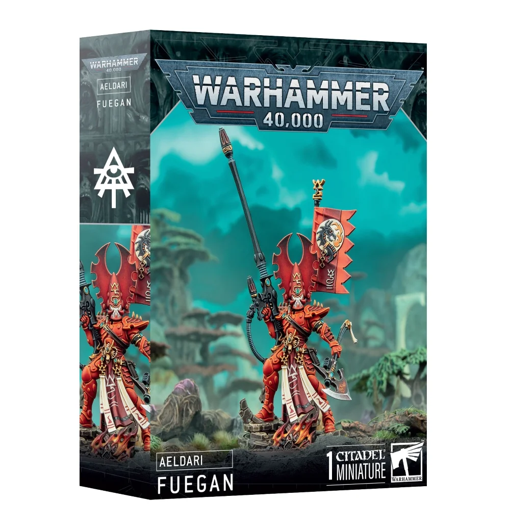 Boîte d'emballage officielle d'une figurine de personnage pour le jeu de stratégie Warhammer 40,000, présentée de trois-quarts. Le grand logo argenté de Warhammer 40,000 domine la partie supérieure, incrusté sur une bordure supérieure gris foncé sculptée de reliefs de visages hurlants. L'illustration centrale met en valeur Fuegan, le légendaire Seigneur Phénix des Dragons Flamboyants de la faction Aeldari, assemblé et peints. Ce guerrier mythique arbore une armure baroque rouge orangé vif, un casque pointu imposant flanqué de deux grandes ailettes dorsales en forme de croissants rouges, et un pagne blanc et bordeaux orné de runes. Il se tient fièrement sur des décombres rocheux d'où jaillissent de petites flammes rousses. D'une main, il brandit une immense pique de feu noire dirigée vers le haut, et de l'autre, il tient la Hache d'Agan, une arme de corps-à-corps argentée et sculptée. Une bannière dorsale orange représentant un dragon noir et blanc s'élève derrière son épaule gauche. Le fond de l'image présente un paysage mystique baigné d'une lueur turquoise révélant des arbres exotiques et des arches blanches de vaisseau-monde. En bas au centre, un encadré noir épuré indique les inscriptions blanches "AELDARI FUEGAN", flanquées de la mention "1 CITADEL MINIATURE" à droite, juste à côté du logo officiel de Warhammer Citadel. Le rabat latéral droit, d'une teinte gris-bleu sombre, montre l'icône runique blanche de la faction et un gros plan vertical du personnage.