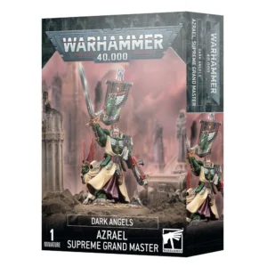 Vue en perspective de la boîte de figurine Warhammer 40,000 pour le personnage Azraël, Grand Maître Suprême (Azrael, Supreme Grand Master) des Dark Angels. L'illustration principale montre le puissant guerrier Space Marine en posture héroïque sur un sol rocheux parsemé de débris, devant des ruines gothiques estompées par un ciel rose et brumeux. Il est vêtu d'une armure énergétique vert sombre recouverte d'un long drapé beige et d'une doublure pourpre. Il lève une grande épée droite et argentée de sa main droite et tient un fusil noir et rouge de sa main gauche. Une grande bannière dorsale noire avec un ange ailé vert s'élève derrière son paquetage. À ses pieds, une petite silhouette encapuchonnée (un Guetteur des Ténèbres) porte son casque ailé traditionnel. Le logo argenté "WARHAMMER 40,000" est placé en haut. En bas, un bandeau noir contient les inscriptions blanches "DARK ANGELS" et "AZRAEL SUPREME GRAND MASTER", flanqué de la mention "1 MINIATURE" à gauche et du logo blanc carré de Warhammer à droite.