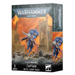 Boîte d'emballage cartonnée officielle de Games Workshop vue de trois-quarts, présentant le kit de figurine du Capitaine à Réacteur Dorsal (Captain with Jump Pack) pour la faction Space Marines de Warhammer 40,000. L'illustration centrale montre un Space Marine en armure de puissance bleu Ultramarine éclatante, rehaussée de bordures dorées et d'une cape rouge flottant au vent. Équipé de son réacteur dorsal à double turbine, le personnage est figé dans une pose de saut dynamique, s'élançant depuis un débris rocheux tout en brandissant une épée-tronçonneuse et un pistolet bolter. En arrière-plan, un ciel de guerre incendiaire aux nuances ocre et orange vif met en valeur des silhouettes de ruines gothiques destructurées. Le sommet de la boîte affiche le logo métallique gris "Warhammer 40,000". Le bandeau noir inférieur comporte les inscriptions blanches "1 MINIATURE", "SPACE MARINES" et "CAPTAIN WITH JUMP PACK", avec le logo de l'aigle blanc de Games Workshop positionné dans le coin inférieur droit. Le flanc droit de l'emballage reprend le titre du produit imprimé verticalement.