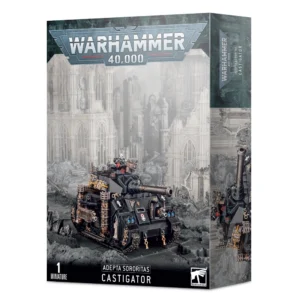 Boîte d'emballage cartonnée officielle de Games Workshop vue de trois-quarts, présentant le kit de char de combat Castigator pour la faction Adepta Sororitas de Warhammer 40,000. L'illustration centrale montre un imposant blindé chenillé peint en noir mat, richement décoré de dorures d'artificier, de fleurs de lys blanches et de motifs gothiques. Le véhicule est équipé d'un long canon principal pointé vers l'avant, tandis qu'une Sœur de Bataille est visible à la trappe supérieure, maniant une arme de soutien. Le char progresse au milieu de gravats sombres devant un arrière-plan brumeux et monochrome gris figurant de monumentales ruines de cathédrales impériales. Le haut de la boîte affiche le logo métallique "Warhammer 40,000". Le bandeau noir inférieur comporte les inscriptions blanches "1 MINIATURE", "ADEPTA SORORITAS" et "CASTIGATOR", ainsi que le logo blanc de Games Workshop dans le coin inférieur droit. Le flanc droit de l'emballage montre un gros plan vertical du canon et de la tourelle du véhicule sous un autre angle.