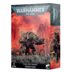 Boîte d'emballage officielle d'une figurine de monstre mécanique pour le jeu de stratégie Warhammer 40,000, présentée de trois-quarts. Le grand logo argenté de Warhammer 40,000 domine le haut de la boîte sur une bordure supérieure gris foncé. L'illustration centrale met en scène le Ferrocentaurus (appelé Forgefiend en anglais), une immense créature biomécanique quadrupède du Chaos. Son corps est recouvert de plaques de blindage noires bordées d'or corrompu, laissant apparaître des fentes charnues rougeoyantes qui simulent une fournaise interne. Le monstre possède trois gueules mécaniques béantes et dentées : une tête principale et deux canons massifs remplaçant ses membres supérieurs avant. La créature est représentée en position d'attaque sur un sol rocailleux gris foncé, devant un arrière-plan apocalyptique embrasé de fumée rouge et de ruines de cathédrales gothiques détruites. En bas au centre, les inscriptions blanches indiquent "CHAOS SPACE MARINES FORGEFIEND", tandis que la mention "1 MINIATURE" et le logo blanc officiel de Warhammer encadrent le bas de la boîte. Le rabat latéral droit, d'une teinte bleu-vert sombre, montre un gros plan de l'illustration.