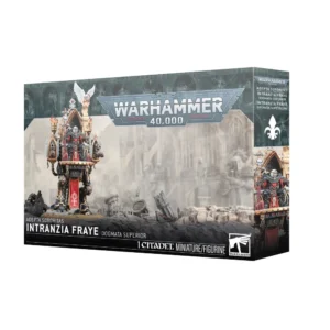 Emballage officiel de la boîte de figurine Warhammer 40,000 pour le personnage Intranzia Fraye – Dogmata Supérieure de la faction Adepta Sororitas. L'illustration principale présente la figurine peinte d'une Dogmata Supérieure à armure noire et drapés rouges, assise sur un trône intégré à un imposant marcheur de combat mécanique noir aux détails dorés. La machine de guerre, ornée d'un grand étendard rouge suspendu à l'avant, de bougies allumées et d'une statue d'ange blanc ailé au sommet, se tient sur un sol de gravats noirs. L'arrière-plan affiche une cathédrale gothique en ruine enveloppée dans une brume beige et grise très claire. Le logo argenté et bleu "Warhammer 40,000" est placé au centre supérieur. En bas à gauche, le texte blanc indique "ADEPTA SORORITAS" au-dessus du nom du personnage "INTRANZIA FRAYE DOGMATA SUPERIOR". La bordure inférieure noire affiche la mention "1 CITADEL MINIATURE/FIGURINE" à côté du logo blanc Citadel. La face latérale droite de la boîte montre un gros plan du personnage sous le symbole blanc de la fleur de lys de la faction.