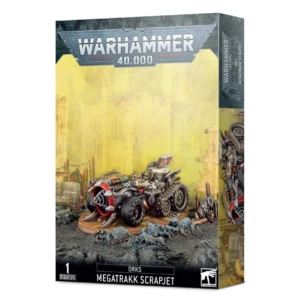 Boîte d'emballage officielle de Warhammer 40,000 au format vertical, présentant une figurine de véhicule pour l'armée des Orks. L'illustration principale, sur un fond jaune brumeux de ruines et de cités industrielles dévastées, met en scène un véhicule hybride à mi-chemin entre un avion de chasse et un char, connu sous le nom de Megatrakk Scrapjet (Mégach'nillé Brikojet). L'engin possède de grosses roues à l'avant, des chenilles à l'arrière, une dérive d'avion sur l'arrière et une immense turbine métallique ouverte à l'avant équipée d'une double pointe de bélier. Le cockpit ouvert laisse apparaître un pilote Ork à la peau verte. Des tubes de lance-roquettes sont alignés sur le flanc du fuselage. Le logo officiel argenté "WARHAMMER 40,000" domine le haut de la boîte. La bande noire inférieure affiche les mentions textuelles "1 MINIATURE", "ORKS MEGATRAKK SCRAPJET" au centre, ainsi que le logo blanc de Games Workshop dans le coin inférieur droit.