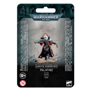 Emballage de type blister cartonné officiel de Games Workshop présentant la figurine de la Palatine pour la faction Adepta Sororitas de Warhammer 40,000. La photo centrale montre une guerrière aux cheveux blancs coupés court, vêtue d'une armure de puissance noire et d'une longue cape noire doublée de rouge vif. Elle progresse vers l'avant, brandissant un pistolet à plasma dont la bobine brille d'une énergie bleu turquoise dans sa main droite, et tenant un chapelet de perles métalliques dans sa main gauche. Son paquetage dorsal est surmonté d'un halo de fer doré finement sculpté. Le personnage se détache sur un arrière-plan brumeux et flou de ruines de guerre grisâtres. Le haut du carton affiche le logo métallique "Warhammer 40,000". La partie inférieure comporte un grand encadré noir indiquant en blanc "ADEPTA SORORITAS" et "PALATINE", suivi de ses traductions dans d'autres langues. Le logo de sécurité "12+" figure en bas à gauche et le logo de l'aigle blanc de Games Workshop est positionné dans le coin inférieur droit.