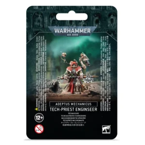 Emballage cartonné officiel Games Workshop présentant la figurine peinte du Technaugure pour la faction Adeptus Mechanicus de Warhammer 40,000. Le personnage est mis en scène sur un socle rocheux et désertique. Il est vêtu d'une bure rouge à capuche ornée de motifs de rouages blancs sur les bordures, son visage étant dissimulé derrière un masque cybernétique doté d'optiques vertes. Il tient fermement une imposante hache énergétique en forme de roue dentée. Dans son dos, un bras mécanique articulé et un servo-crâne flottant équipé d'outils complètent sa silhouette technologique. Le haut du blister affiche le logo officiel bleu et métallique "Warhammer 40,000" sur un fond sombre de visages en bas-relief. Un encadré noir en bas porte les mentions textuelles "Adeptus Mechanicus", "Tech-Priest Enginseer" et sa traduction "Technaugure".