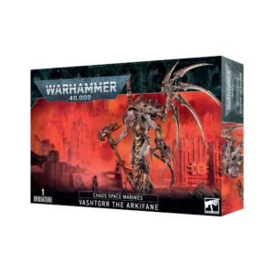 Boîte d'emballage officielle d'une figurine de personnage pour le jeu de stratégie Warhammer 40,000, présentée de trois-quarts. Le grand logo argenté de Warhammer 40,000 domine le haut de la boîte sur une bordure supérieure gris foncé texturée de reliefs de visages hurlants. L'illustration centrale met en scène Vashtorr l'Arkifane, une entité démoniaque biomécanique massive du Chaos. Le personnage possède un corps cybernétique gris pâle et doré, une tête cornue rappelant un crâne de taureau métallique, et de gigantesques ailes mécaniques articulées en forme de lames de faux argentées. Il brandit un lourd marteau de forge technologique d'une main et arbore une griffe cybernétique de l'autre. La créature est représentée au milieu de débris industriels sur un fond rouge ardent, dévoilant les ruines d'une forge gothique détruite. En bas au centre, les inscriptions blanches indiquent "CHAOS SPACE MARINES VASHTORR THE ARKIFANE", flanquées de la mention "1 MINIATURE" à gauche et du logo blanc de Warhammer à droite. Le rabat latéral droit montre un gros plan de la figurine.