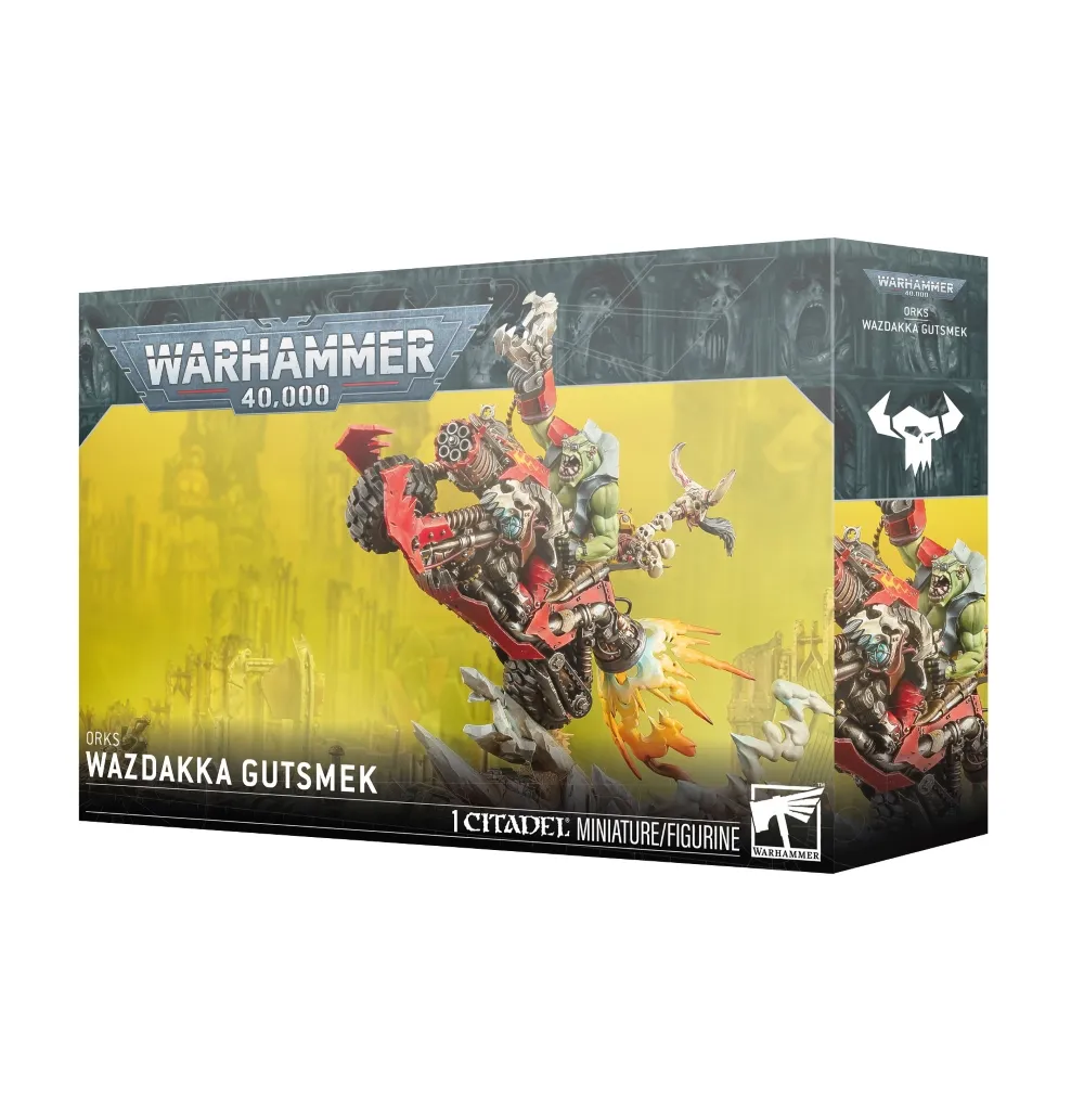Boîte de produit officielle Warhammer 40,000 présentant le kit de la figurine de Wazdakka Gutsmek pour la faction des Orks. L'illustration principale montre un puissant Ork à la peau verte, hurlant de rage, aux commandes d'une imposante moto personnalisée rouge et grise qui cabre de manière spectaculaire sur des rochers, propulsée par des flammes d'échappement sculptées. La moto est équipée d'une arme à tir rapide massive à l'avant et de crânes décoratifs à l'arrière. L'arrière-plan de l'emballage affiche un décor de ruines industrielles dans des teintes jaune-vert brumeuses. Le logo blanc "Warhammer 40,000" est visible en haut à gauche, le nom du personnage est inscrit en blanc en bas à gauche, et le logo Citadel miniature apparaît en bas à droite.