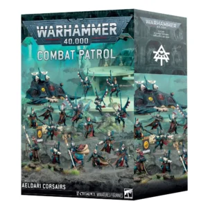 Boîte d'emballage officielle d'une boîte d'armée pour le jeu Warhammer 40,000. Le logo argenté imposant de Warhammer 40,000 domine le haut de l'emballage, surmontant l'inscription blanche "COMBAT PATROL". L'illustration principale présente une armée complète de Patrouille: Corsaires Aeldari déployée sur un relief rocheux. On y aperçoit un grand véhicule antigrav blindé de couleur turquoise sombre orné de motifs beiges, entouré de nombreuses figurines de pirates de l'espace à pied ou bondissant dans les airs à l'aide de réacteurs dorsaux ailés. Les guerriers arborent des armures turquoise, des capes, et sont équipés de sabres d'énergie, de fusils et de bannières. L'arrière-plan montre un paysage extraterrestre mystique baigné de brume turquoise avec des structures circulaires et des arbres flous. Le bas de la boîte porte la mention blanche "COMBAT PATROL AELDARI CORSAIRS" et "17 CITADEL MINIATURES/FIGURINES" à côté du logo blanc officiel de Warhammer. Le rabat latéral droit affiche une partie de l'illustration et une icône runique blanche en forme d'œil stylisé dans un triangle.