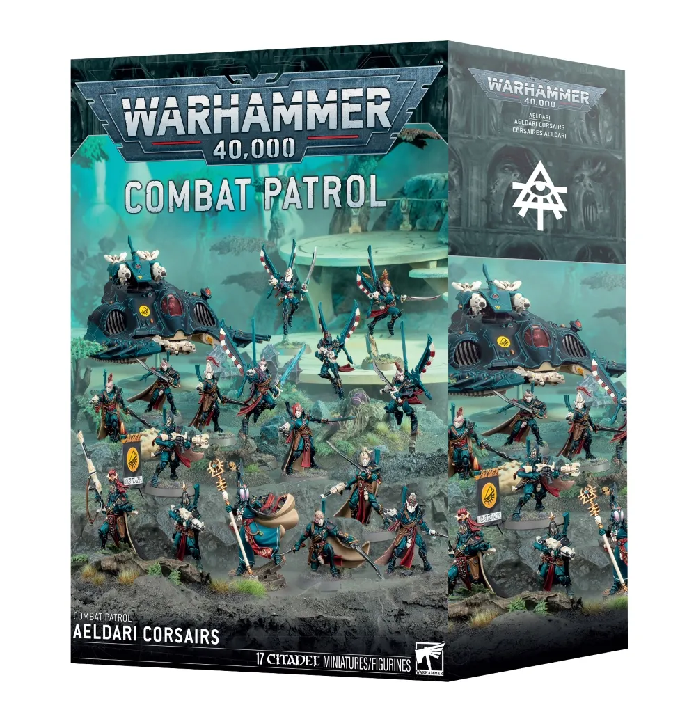 Boîte d'emballage officielle d'une boîte d'armée pour le jeu Warhammer 40,000. Le logo argenté imposant de Warhammer 40,000 domine le haut de l'emballage, surmontant l'inscription blanche "COMBAT PATROL". L'illustration principale présente une armée complète de Patrouille: Corsaires Aeldari déployée sur un relief rocheux. On y aperçoit un grand véhicule antigrav blindé de couleur turquoise sombre orné de motifs beiges, entouré de nombreuses figurines de pirates de l'espace à pied ou bondissant dans les airs à l'aide de réacteurs dorsaux ailés. Les guerriers arborent des armures turquoise, des capes, et sont équipés de sabres d'énergie, de fusils et de bannières. L'arrière-plan montre un paysage extraterrestre mystique baigné de brume turquoise avec des structures circulaires et des arbres flous. Le bas de la boîte porte la mention blanche "COMBAT PATROL AELDARI CORSAIRS" et "17 CITADEL MINIATURES/FIGURINES" à côté du logo blanc officiel de Warhammer. Le rabat latéral droit affiche une partie de l'illustration et une icône runique blanche en forme d'œil stylisé dans un triangle.