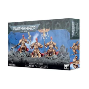 Boîte de figurines pour le jeu de stratégie Warhammer 40,000 mettant en valeur le set Allarus Custodians. Le visuel central présente trois guerriers d'élite en armures de terminatrices dorées massives et ornées, agrémentées de plumes et de capes rouges. Ils se tiennent debout au milieu d'un paysage de gravats gris et de ruines, sous une lumière bleutée. Le guerrier du milieu brandit un grand étendard impérial doré (Vexilla), tandis que les deux autres portent des lances et des haches énergétiques imposantes. Le logo gris métallique « Warhammer 40,000 » surplombe l'illustration. Le bas de la boîte, de couleur noire, mentionne « 3 Miniatures », « Adeptus Custodes » et « Allarus Custodians » en lettres blanches, à côté du logo Warhammer carré. Le côté droit affiche un aperçu vertical des figurines.