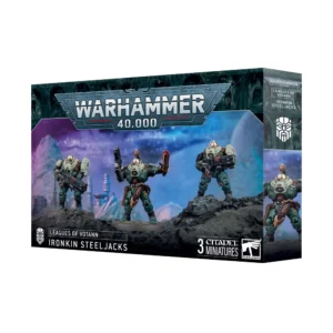 Vue en perspective de la boîte de jeu Warhammer 40,000 illustrant les Chaudronniers Cognats de Fer. Au centre, trois figurines de guerriers Ironkin des Leagues of Votann, vêtus d'armures vert sombre et crème, sont posées sur un sol rocheux devant un paysage désolé aux teintes violettes et bleues. Les guerriers sont équipés d'armes massives et de boucliers, affichant des détails mécaniques précis. Le bandeau noir situé en bas de l'emballage affiche en lettres blanches "Leagues of Votann", "Ironkin Steeljacks" et la mention "3 Citadel Miniatures" à côté du logo carré Warhammer.