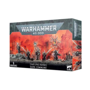 Boîte d'emballage officielle d'une unité de figurines pour le jeu de stratégie Warhammer 40,000, présentée de trois-quarts. Le grand logo argenté de Warhammer 40,000 s'affiche en haut au centre sur une bordure supérieure gris foncé texturée de reliefs de visages hurlants. L'illustration centrale met en scène l'ensemble des figurines de la Sombre Communion (intitulée Dark Commune en anglais), un rassemblement occulte de 5 hérétiques du Chaos assemblés et peints. Le groupe comprend un Cultiste Déagogue en robe sombre et coiffe cornue majestueuse, flanqué de deux gardes du corps lourdement armés de grandes épées rituelles argentées, d'un porteur d'icône arborant un immense symbole du Chaos orné de piques et de crânes, et d'un esprit du Warp béni. Ils se tiennent sur un sol de décombres gris foncé, devant un arrière-plan apocalyptique sous un ciel rouge et orange vif chargé de fumée, dévoilant les ruines imposantes d'une cathédrale gothique détruite. En bas au centre, les inscriptions blanches indiquent "CHAOS SPACE MARINES DARK COMMUNE", flanquées de la mention "5 MINIATURES" à gauche et du logo blanc officiel de Warhammer à droite. Le rabat latéral droit, d'une teinte bleu-vert sombre texturée, montre un aperçu détaillé de ces figurines.
