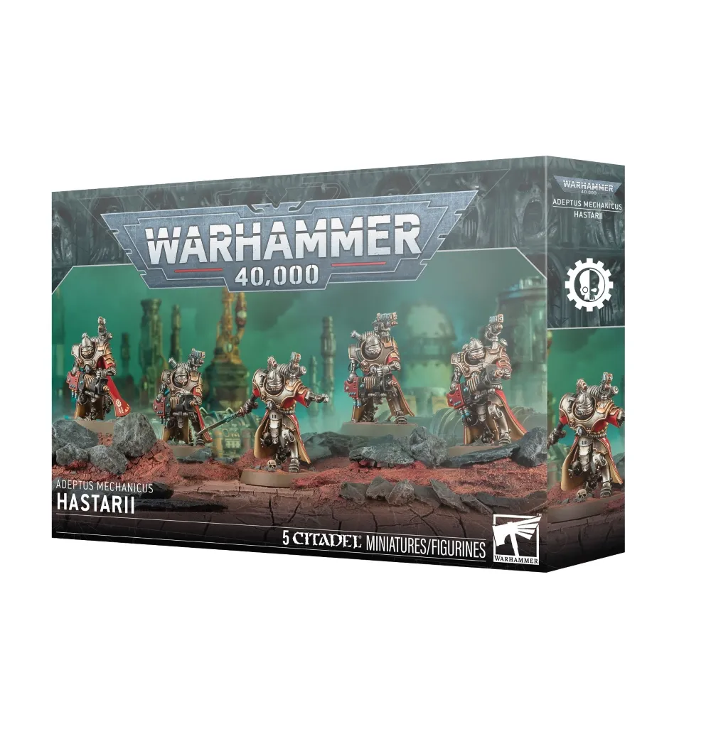 Emballage officiel d'une boîte de figurines Warhammer 40,000 présentant l'unité de Hastarii pour la faction Adeptus Mechanicus. L'illustration centrale met en scène cinq figurines peintes de soldats cyborgs lourdement armés d'armes à énergie et dotés d'armures métalliques argentées aux drapés rouges et blancs. Ils sont positionnés sur un sol rocheux et craquelé de couleur ocre rouge, parsemé de débris gris. L'arrière-plan dépeint un complexe industriel et des cheminées d'usines de science-fiction enveloppés dans une brume turquoise et verte. Le logo gris et blanc "Warhammer 40,000" domine le centre supérieur de la boîte. Les inscriptions blanches "ADEPTUS MECHANICUS" et "HASTARII" figurent en bas à gauche, alors que la mention "5 CITADEL MINIATURES/FIGURINES" et le logo blanc de Citadel sont visibles sur la bordure inférieure noire. La face latérale droite de la boîte montre un plan resserré sur l'un des soldats sous le symbole blanc de la faction représentant un crâne engrené.