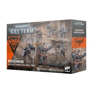 Boîte de produit officielle de l'univers Warhammer 40,000 présentant le set Kill Team: Meurtrescadre (Murderwing). L'illustration principale sur l'emballage montre une escouade de six Space Marines du Chaos dotés de réacteurs dorsaux et d'armures bleues ornées de dorures baroques. Ces guerriers ailés ou équipés de griffes acérées et d'armes tronçonneuses sont déployés au milieu des ruines d'une cité impériale gothique aux teintes grises et ocre. À gauche de la boîte, une large bande diagonale noire et orange met en valeur un emblème de crâne cornu stylisé et barbelé. Le grand logo gris "Warhammer 40,000 Kill Team" est placé en haut à gauche. La partie inférieure de la boîte comporte les inscriptions textuelles "Murderwing - Chaos Space Marine Aerial Shock Troops" à gauche, et la mention "6 Citadel Miniatures/Figurines" à côté du logo blanc officiel de la marque.