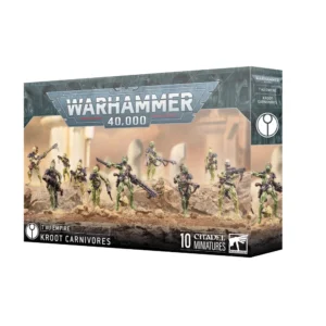 Boîte de produit officielle Warhammer 40,000 présentant le kit de figurines Carnivores Kroots (Kroot Carnivores). L'illustration sur la face avant de l'emballage montre une meute de dix guerriers extraterrestres Kroots à la peau verte, aux crêtes de piquants et à la posture aviaire. Ils avancent au milieu d'un paysage rocheux et désertique parsemé de ruines anciennes, sous un ciel poussiéreux aux tons ocre. Ces guerriers sont équipés de fusils Kroots, de carabines et d'armes de mêlée diverses. Le grand logo gris "Warhammer 40,000" est centré en haut de la boîte. En bas à gauche, on retrouve le symbole rond de la faction et l'inscription "T'au Empire - Kroot Carnivores". La mention "10 Citadel Miniatures" figure en bas à droite à côté du logo blanc de la marque.