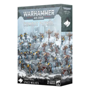 Vue en perspective de la boîte de jeu Patrouille: Space Wolves pour Warhammer 40,000. L'illustration principale met en scène 21 figurines Space Wolves en armures gris-bleu caractéristiques, équipées de bolters et d'armes de corps à corps, progressant sur un champ de bataille enneigé et rocailleux. Le haut de la boîte arbore fièrement le logo métallique "WARHAMMER 40,000". Le texte "COMBAT PATROL" et "SPACE WOLVES" est visible en lettres blanches sur le bas de l'emballage, accompagné d'un logo représentant une tête de loup. En bas à droite, la mention "21 CITADEL MINIATURES" est clairement indiquée au-dessus du logo de la marque Warhammer.