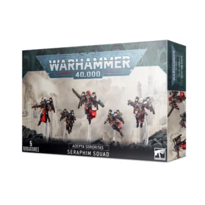 Boîte d'emballage cartonnée officielle de Games Workshop vue de trois-quarts, présentant le kit de figurines de la Seraphim Squad pour la faction Adepta Sororitas de Warhammer 40,000. L'illustration centrale met en scène cinq guerrières volantes suspendues dans les airs par des tiges en plastique transparent au-dessus de gravats sombres. Elles portent des armures de puissance noires, des drapés rouge vif et des paquetages équipés d'ailes mécaniques métalliques. Chaque sœur manie deux pistolets de combat (pistolets bolters et pistolets lance-flammes), et la figurine centrale se distingue par une capuche rouge couvrant sa tête. L'arrière-plan dépeint un paysage brumeux et monochrome gris de cathédrales gothiques en ruine. Le haut de la boîte affiche le grand logo métallique "Warhammer 40,000". Le bandeau noir inférieur indique en lettres blanches "5 MINIATURES", "ADEPTA SORORITAS" et "SERAPHIM SQUAD", flanqué du logo blanc de Games Workshop dans le coin inférieur droit. Le flanc droit de la boîte montre une coupe verticale illustrant l'une des figurines en plein vol sous un autre angle.
