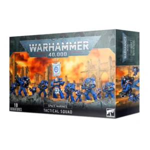 Boîte de produit officielle "https___trade.games-workshop.com_assets_2020_09_BSF-48-07-99120101216 - Space Marines Tactical Squad.jpg" montrant une escouade de 10 figurines de Space Marines peintes aux couleurs bleues des Ultramarines. Les guerriers sont positionnés sur un sol rocheux et gris devant un arrière-plan d'architecture gothique en ruine sous un ciel orangé et enflammé. Au centre, un sergent sans casque pointe du doigt vers l'avant, arborant une bannière dorsale blanche avec le symbole "U". Les autres soldats portent leurs armures assistées complètes et brandissent des bolters, un lance-missiles et un fuseur. Le grand logo argenté et bleu "Warhammer 40,000" est visible en haut au centre, tandis que la mention "Space Marines Tactical Squad - 10 Miniatures" apparaît en blanc sur la bande noire en bas de la boîte.