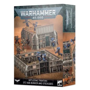 Emballage cartonné officiel de la boîte de décors Zone de Bataille Fronteris – SCS d'Hab-bunker et de Palissades pour Warhammer 40,000. L'illustration principale montre un affrontement sur une planète désertique au sol poussiéreux de couleur ocre. Les éléments de décor en plastique gris sont assemblés au centre : un imposant bunker d'habitation fortifié doté d'un toit renforcé, entouré par une ligne de palissades défensives équipées de pointes acérées. Des figurines de Space Marines en armure bleu vif prennent position sur et autour du bunker pour repousser des Chaos Space Marines en armure noire. Le grand logo gris et bleu « WARHAMMER 40,000 » est centré en haut de la boîte, tandis que le nom du set en anglais est inscrit en lettres blanches dans un bandeau noir tout en bas.