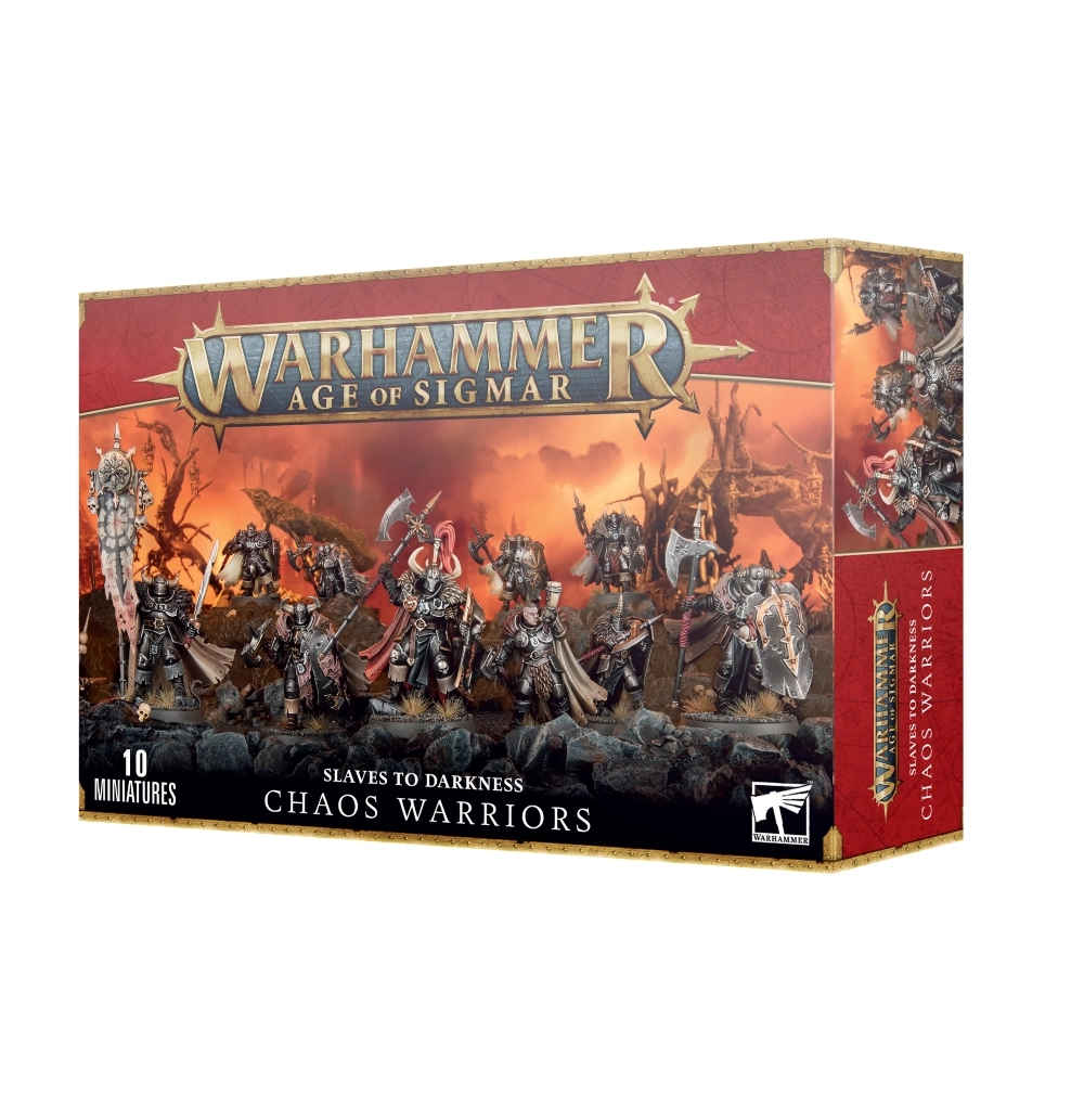 Photo de face de l'emballage de la boîte de Guerriers du Chaos (commercialisée sous le nom officiel Chaos Warriors) pour le jeu Warhammer Age of Sigmar. Le logo officiel doré "WARHAMMER AGE OF SIGMAR" est positionné en haut vers la gauche. Sur la droite, un bandeau vertical rouge texturé présente les logos de la faction ainsi que les inscriptions de la boîte. L'illustration principale met en scène un groupe de 10 Guerriers du Chaos lourdement protégés par des armures de plaques noires baroques, des capes de fourrure et des casques à cornes. Ils avancent de front sur un sol rocheux et volcanique, brandissant des haches imposantes, des épées et de larges boucliers runiques noirs et dorés, tandis qu'une grande bannière lacérée s'élève à gauche. L'arrière-plan dépeint un paysage de désolation apocalyptique sous un ciel embrasé, chargé de fumée orange et rouge. En bas, une section noire indique "SLAVES TO DARKNESS CHAOS WARRIORS" avec l'inscription "10 MINIATURES" visible dans le coin inférieur gauche.