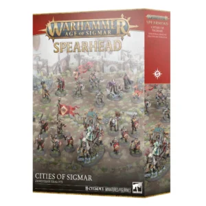 Vue de trois quarts de la boîte d'emballage officielle du set de figurines Fer de Lance: Cités de Sigmar – Zélotes de Zenestra pour le jeu Warhammer Age of Sigmar. La partie supérieure présente une bande rouge texturée avec le logo doré et blanc "Warhammer Age of Sigmar", sous lequel est inscrit le mot "SPEARHEAD" en grandes lettres dorées. L'illustration principale présente l'ensemble des 19 figurines Citadel peintes, déployées sur une plaine rocailleuse et herbeuse devant de monumentales fortifications en ruine. Au centre du premier plan trône la figurine de Pontifex Zenestra, assise sur un grand palanquin sacré richement détaillé avec des lanternes, porté par deux hommes robustes. Elle est entourée d'une ligne de fantassins humains en armure de plates tenant des boucliers armoriés et diverses armes de poing, ainsi qu'un porte-étendard. À l'arrière-plan se tiennent des figurines de spécialistes et de héros de commandement, accompagnés d'une petite créature héraldique au sol. Le bas de la boîte, de couleur noire, affiche les inscriptions blanches "CITIES OF SIGMAR", "ZENESTRA'S ZEALOTS" et "19 CITADEL MINIATURES/FIGURINES". Le flanc droit de la boîte, rouge, indique les noms du produit au-dessus d'un symbole d'étoile blanche à huit branches.