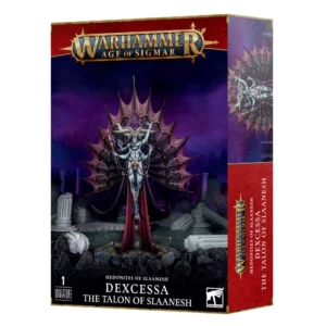 Photo de présentation sur fond blanc de la boîte de jeu de la figurine Dexcessa, the Talon of Slaanesh. La boîte rectangulaire arbore en haut un bandeau rouge à bordures dorées surmonté du logo officiel "WARHAMMER AGE OF SIGMAR". L'illustration principale, sur un fond nocturne aux teintes violettes et aux ruines antiques de marbre, met en valeur une grande créature démoniaque à la peau bleutée, aux quatre bras et aux jambes effilées drapées de cape carmin. La figurine arbore une gigantesque coiffe en éventail aux teintes pourpres et dorées ornées de joyaux, tout en brandissant un sceptre richement travaillé. En bas de la boîte, le texte indique "HEDONITES OF SLAANESH DEXCESSA THE TALON OF SLAANESH", accompagné du macaron "1 MINIATURE" dans le coin inférieur gauche et du logo officiel "WARHAMMER" dans le coin inférieur droit.