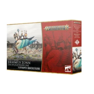 Vue de trois quarts de la boîte d'emballage officielle de la figurine Erasmus Zonn, l'Éclairé (The Enlightened One) pour l'armée des Cities of Sigmar. La partie gauche de la face avant présente l'illustration de la figurine peinte : un mage vêtu de drapés blancs et bleus, coiffé d'une haute couronne dorée et brandissant un sceptre à lanterne magique. Il chevauche une grande créature hybride dotée d'un pelage blanc, de sabots, d'une corne de bélier et d'imposantes ailes de plumes présentant un dégradé spectaculaire du turquoise au bleu roi. La queue de la créature se termine par une tête de serpent. Ils se tiennent sur une plaine rocailleuse devant des remparts brumeux. La partie droite de la boîte est rouge texturée et arbore le logo doré et blanc "Warhammer Age of Sigmar". Sur la tranche droite de la boîte, sur fond rouge, les textes blancs affichent le nom du personnage en anglais et en français, "Erasmus Zonn l'Éclairé", sous une icône d'étoile blanche à huit branches.