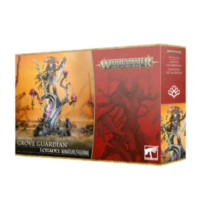 Visuel du packaging officiel Warhammer Age of Sigmar pour la figurine de la Gardienne de la Sylve (Grove Guardian) de la faction Sylvaneth. La boîte aux bordures dorées et au panneau droit rouge présente en haut le logo officiel doré « Warhammer Age of Sigmar ». L'illustration centrale, baignée dans un paysage automnal aux teintes chaudes et dorées, met en scène un esprit sylvestre élancé portant une coiffe cérémonielle, armé d'une lance et d'une épée, et perché sur une structure d'arbre noueux ornée de lanternes végétales aux fleurs roses. Sur la tranche droite rouge figurent le symbole blanc de la faction Sylvaneth ainsi que l'inscription « GROVE GUARDIAN / GARDIEN DE LA SYLVE ». En bas du coffret sont indiqués le nom de la faction, du personnage et la mention « 1 CITADEL MINIATURE/FIGURINE ».
