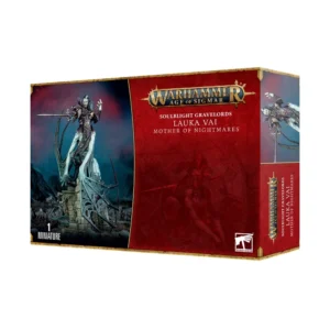 Boîte de produit officielle de la figurine de Lauka Vaï, Mère des Cauchemars (Lauka Vai, Mother of Nightmares) pour la faction Soulblight Gravelords dans Warhammer Age of Sigmar, vue de trois-quarts. L'emballage présente à droite une large section rouge bordeaux ornée de motifs géométriques, surmontée du logo officiel Warhammer Age of Sigmar en lettres métalliques dorées et de la mention SOULBLIGHT GRAVELORDS LAUKA VAI MOTHER OF NIGHTMARES. À gauche, l'illustration met en valeur la figurine peinte d'une créature vampire hybride centaurique, dotée d'un buste humanoïde blafard et de gigantesques ailes de chauve-souris membraneuses, perchée sur une structure en pierre sculptée. En bas à gauche, la mention « 1 MINIATURE » est inscrite, et le logo carré blanc Citadel Warhammer figure en bas à droite.