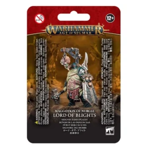 Photo de présentation sur fond blanc du blister de packaging de la figurine du Lord of Blights. L'emballage au sommet rouge est surmonté du logo officiel "WARHAMMER AGE OF SIGMAR" en lettres dorées et bleues. L'illustration centrale, baignée dans un décor rocailleux aux teintes terreuses et ambrées, présente la figurine peinte d'un guerrier boursouflé à la peau verdâtre et corrompue. Il porte un casque métallique perforé de trois trous, une armure de plaques vert oxydé, et tient un marteau de guerre massif ainsi qu'un grand bouclier lourd garni de crânes. Une potence fixée sur son dos suspend des heads décomposées. En bas du visuel, le texte indique "MAGGOTKIN OF NURGLE LORD OF BLIGHTS" suivi de sa traduction française "SEIGNEUR DES PLAIES". Les macarons de sécurité "0-3" et "12+" figurent en haut, et le logo officiel "WARHAMMER" se trouve dans le coin inférieur droit.