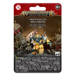 Visuel du blister de présentation Warhammer Age of Sigmar pour la figurine du Mégaboss (Megaboss) de la faction Orruk Warclans. L'emballage présente en haut le logo officiel doré "Warhammer Age of Sigmar" sur fond rouge, et au centre l'illustration d'un colossal chef de guerre Orruk à la peau verte en armure lourde jaune et noire. Le personnage arbore un imposant crâne d'os sur l'épaule droite et tient une gigantesque hache tranchante dans sa main droite. Les inscriptions "ORRUK WARCLANS MEGABOSS" et ses traductions sont visibles au-dessus de la figurine.