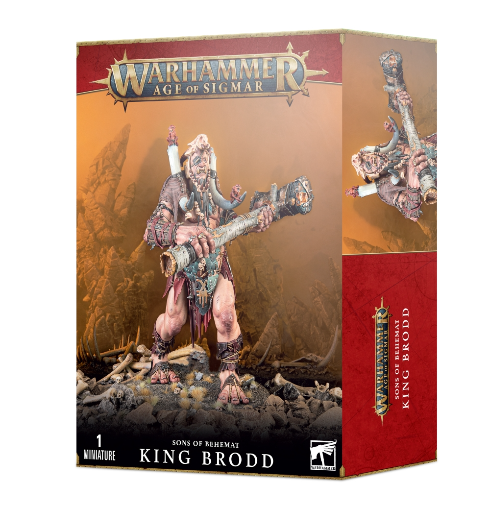 Visuel du packaging officiel Warhammer Age of Sigmar pour la figurine du Roi Brodd (King Brodd) de la faction Sons of Behemat. La boîte arborant des teintes rouges, dorées et chaudes présente en haut le logo officiel "Warhammer Age of Sigmar", et en bas l'inscription "SONS OF BEHEMAT KING BRODD" accompagnée de la mention "1 MINIATURE". L'illustration met en valeur un gigantesque Mega-Gargant à la peau claire, coiffé d'un massif crâne d'animal cornu et tenant à deux mains un énorme pilier en bois renforcé servant de masse. Il avance sur un terrain rocailleux jonché de défenses et d'ossements, avec de petites créatures grimaçantes perchées sur ses épaules.